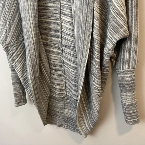 Wilfred from Aritzia, Classic Diderot Sweater, light grey, size Small, EUC - Picture 9 of 15